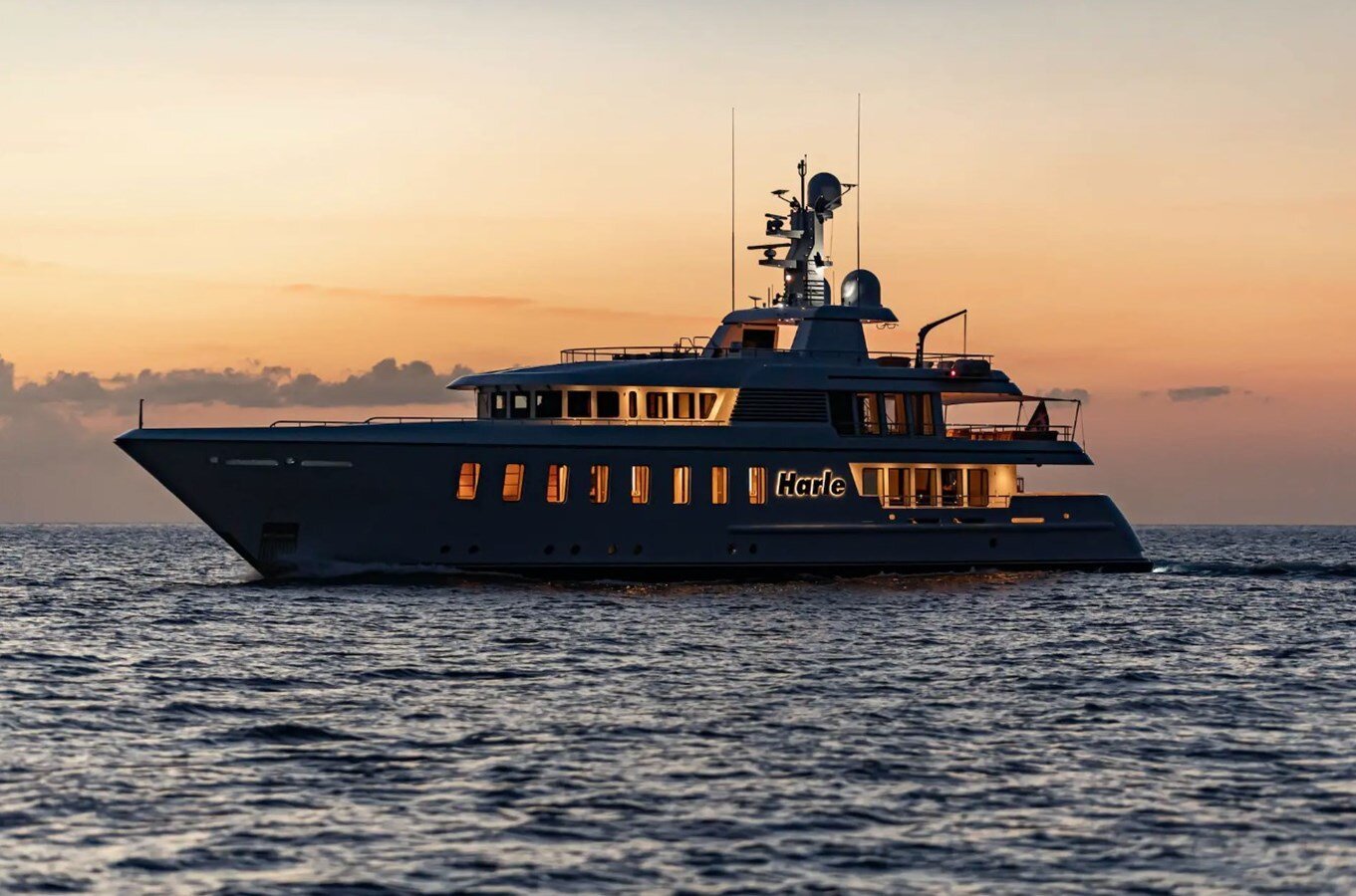 2007 FEADSHIP 146' 6