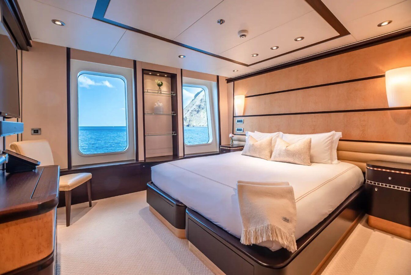 2007 FEADSHIP 146' 6