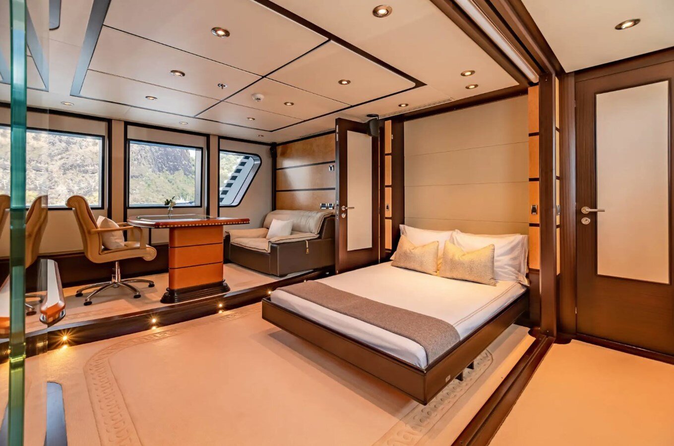 2007 FEADSHIP 146' 6