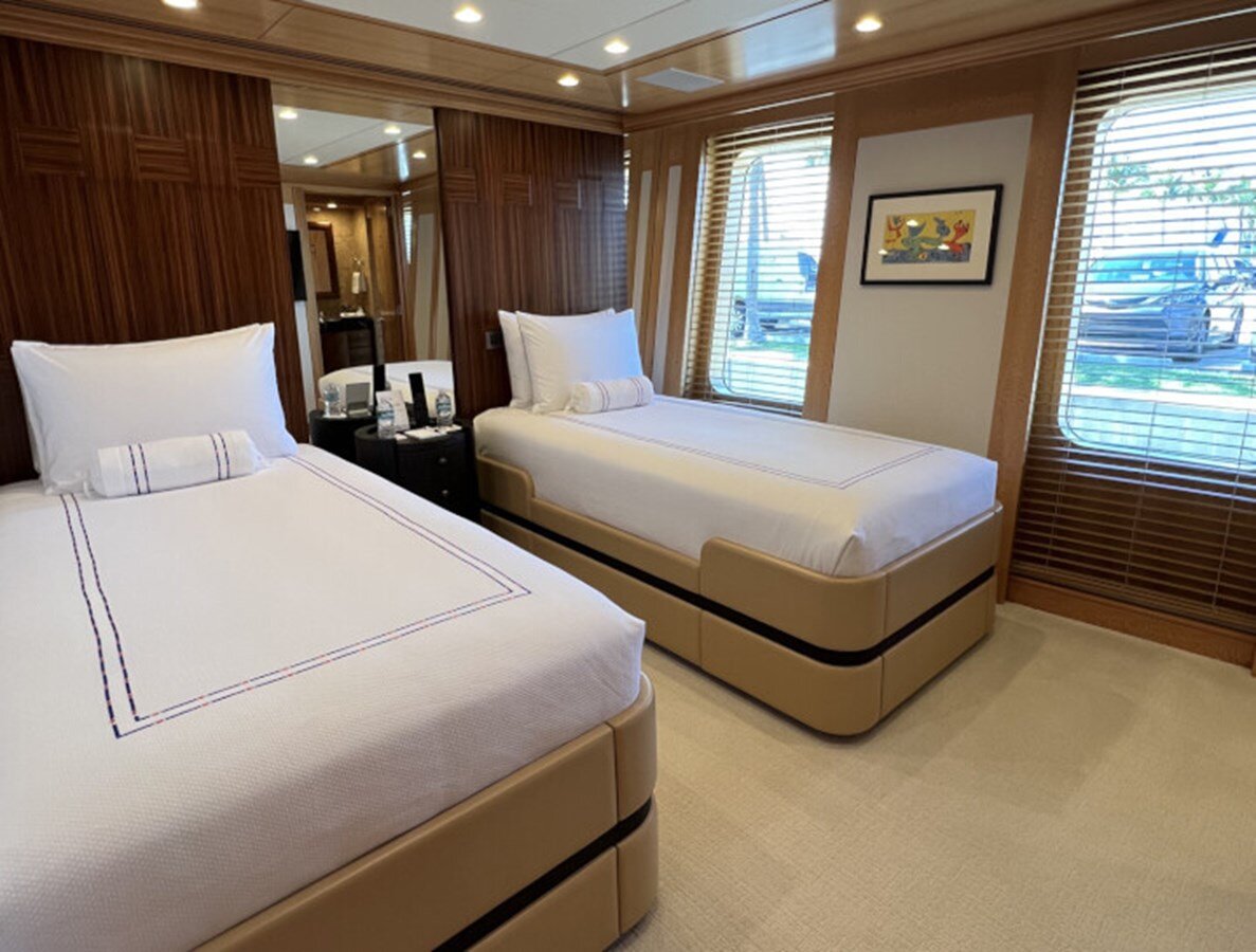 2007 FEADSHIP 146' 8