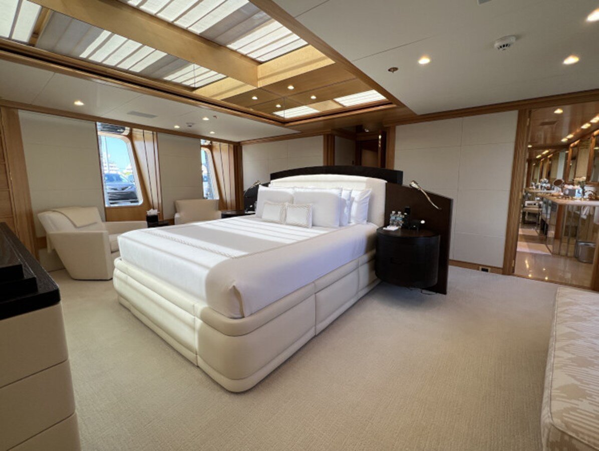 2007 FEADSHIP 146' 8