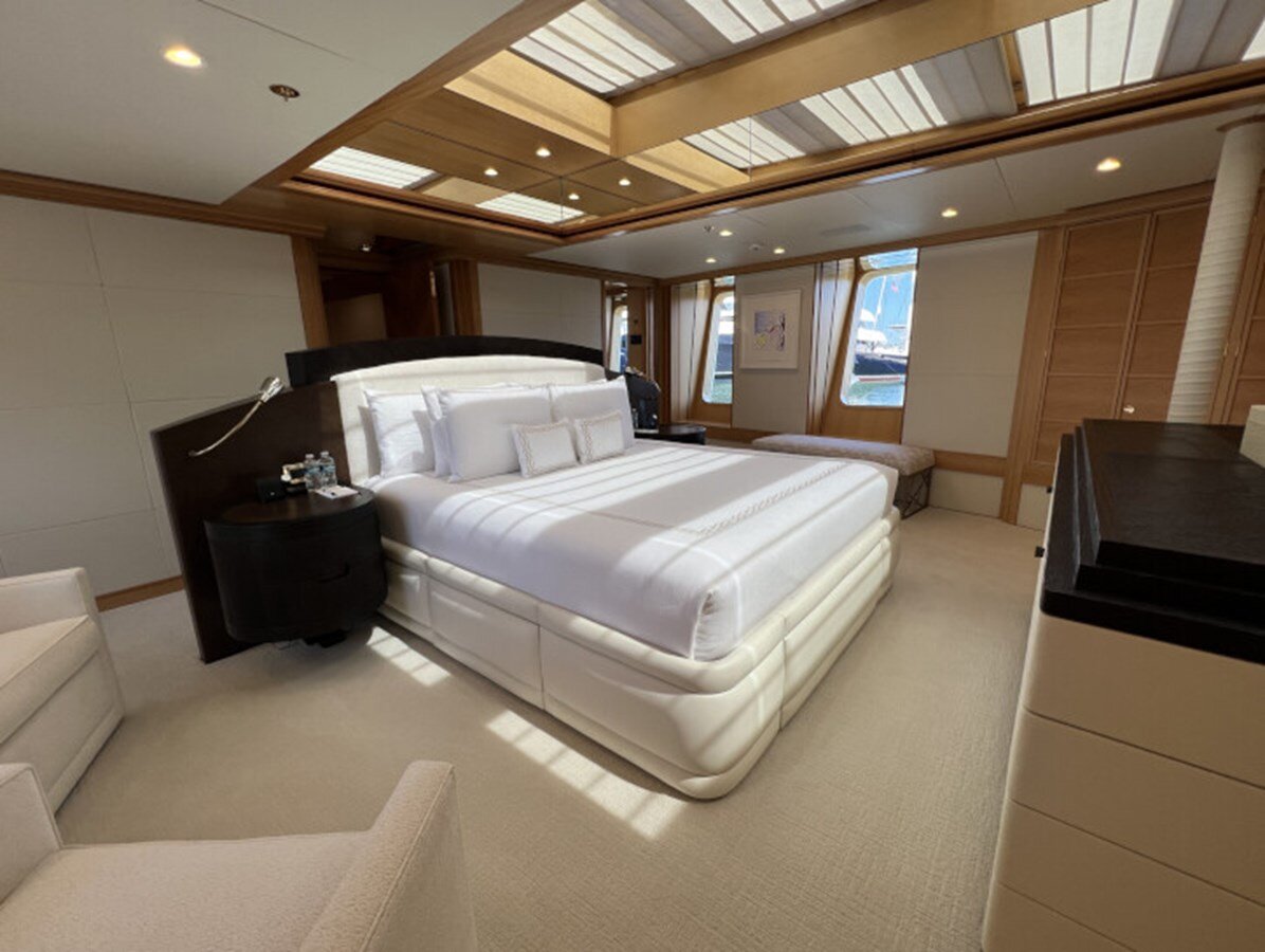 2007 FEADSHIP 146' 8