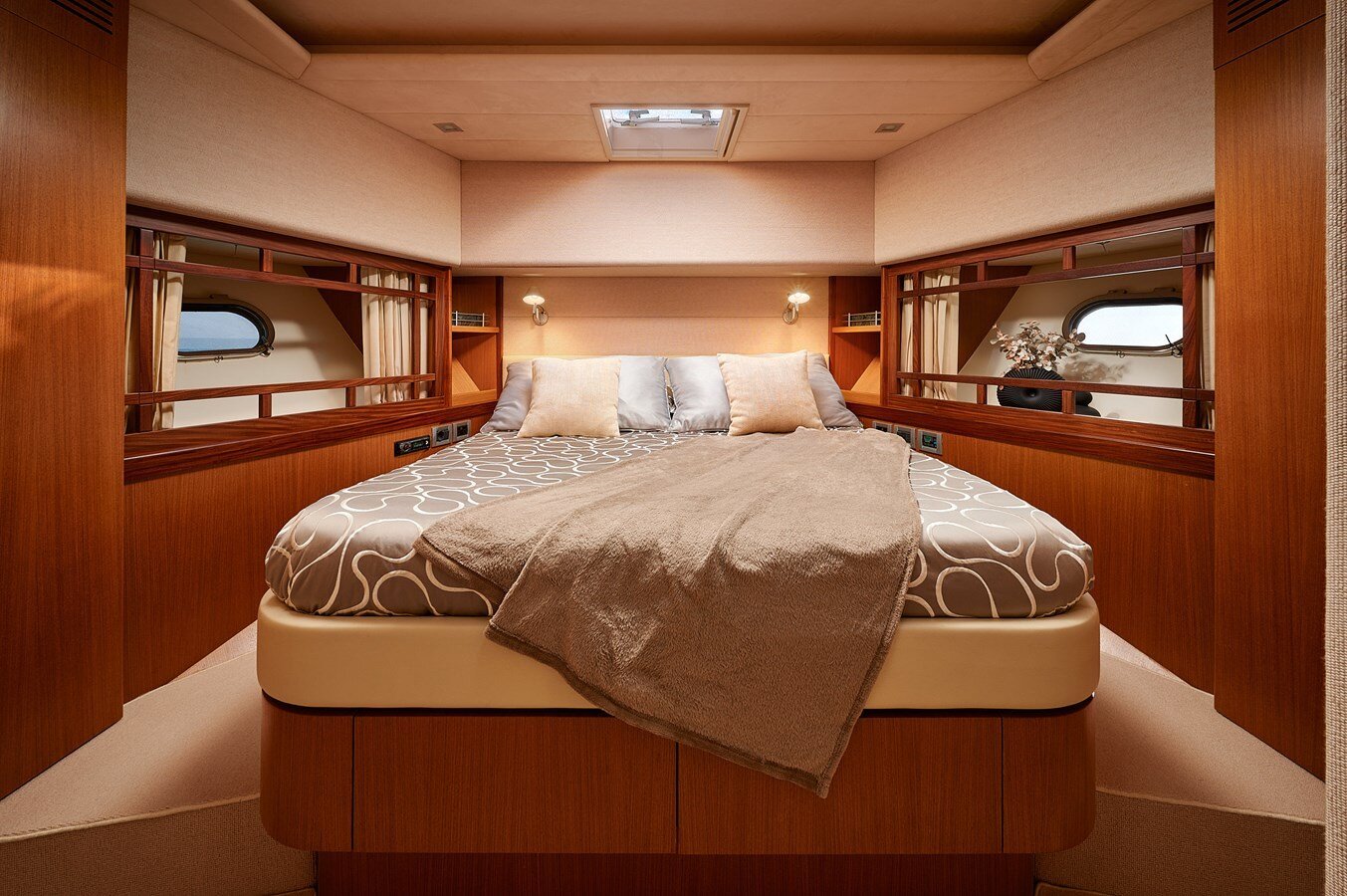 2007 FERRETTI YACHTS 73'