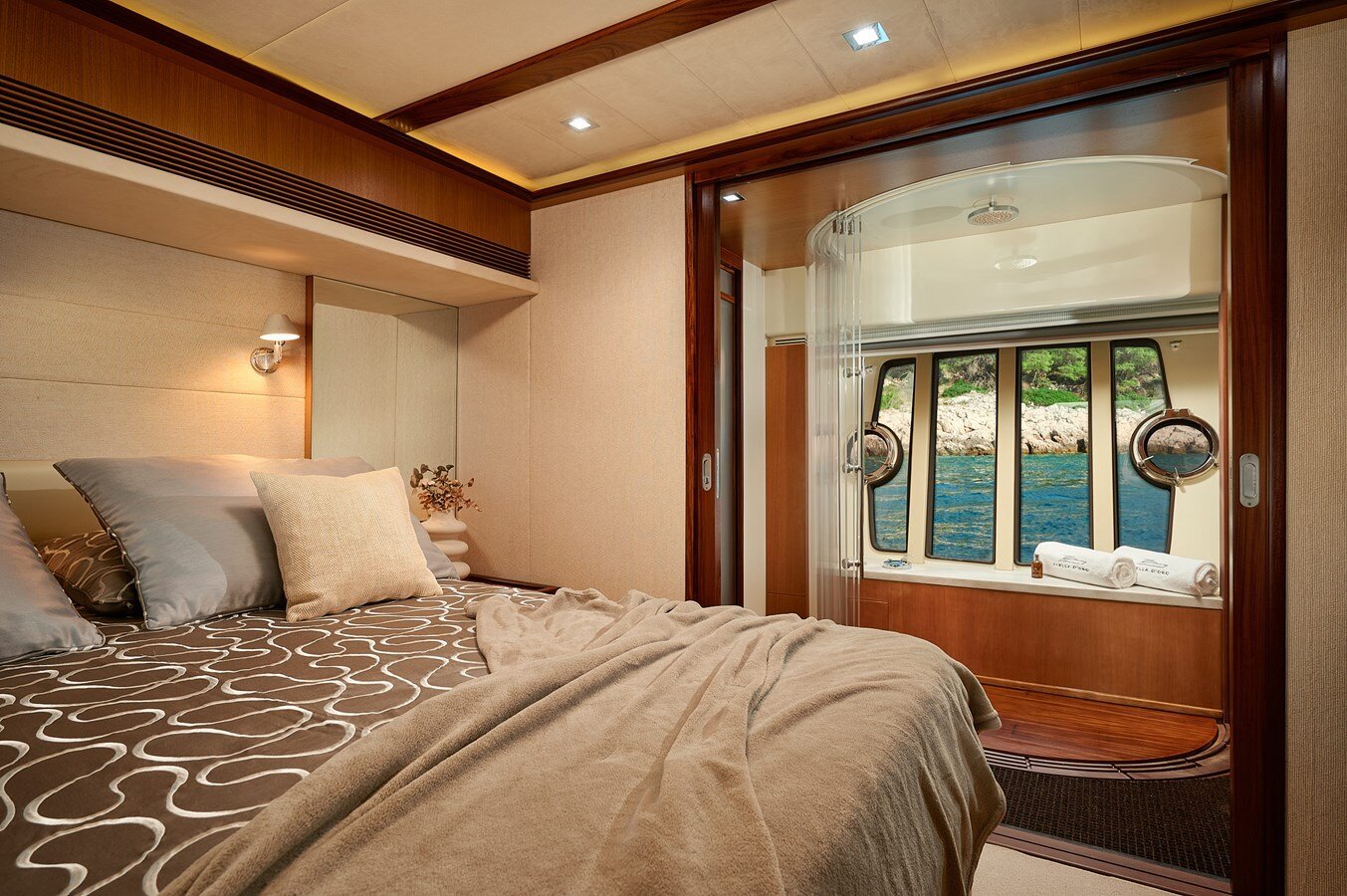 2007 FERRETTI YACHTS 73'