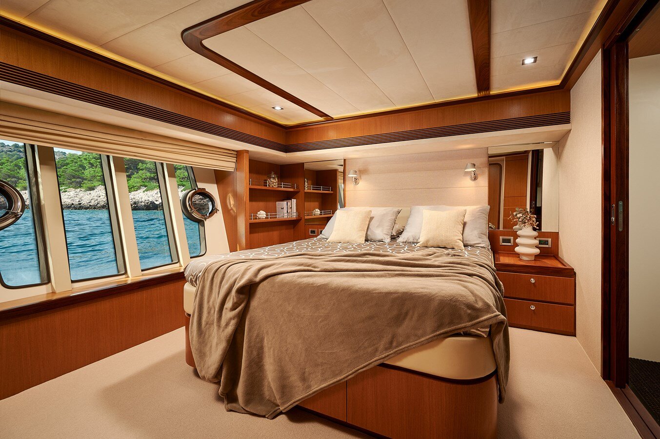 2007 FERRETTI YACHTS 73'