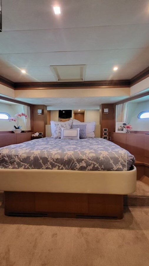 2007-ferretti-yachts-78-11-7ef876