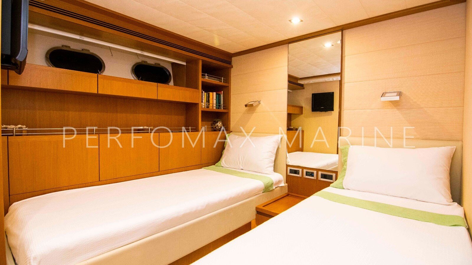 2007-ferretti-yachts-78-11-40e35b