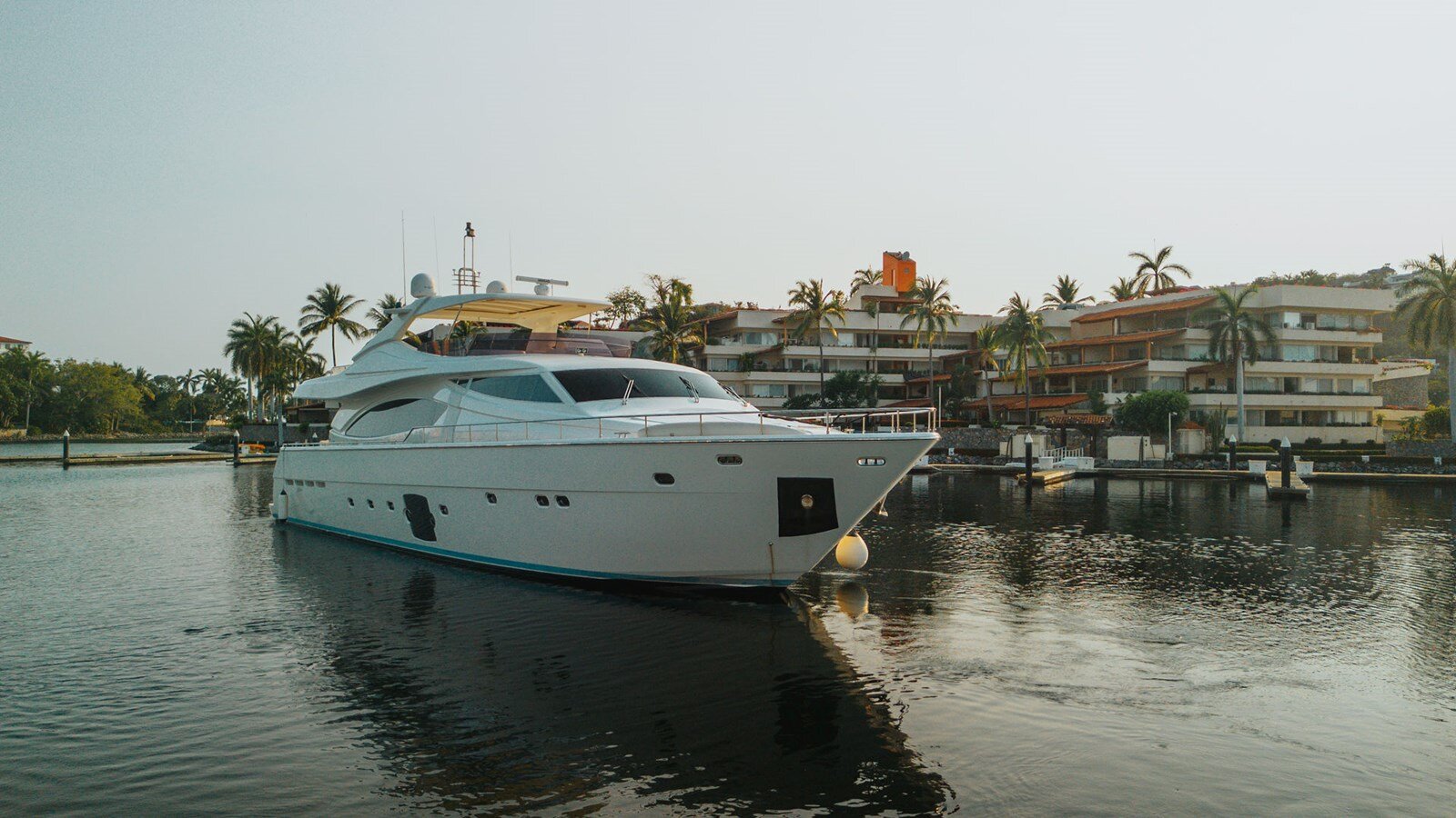 2007-ferretti-yachts-88-8-f0b095