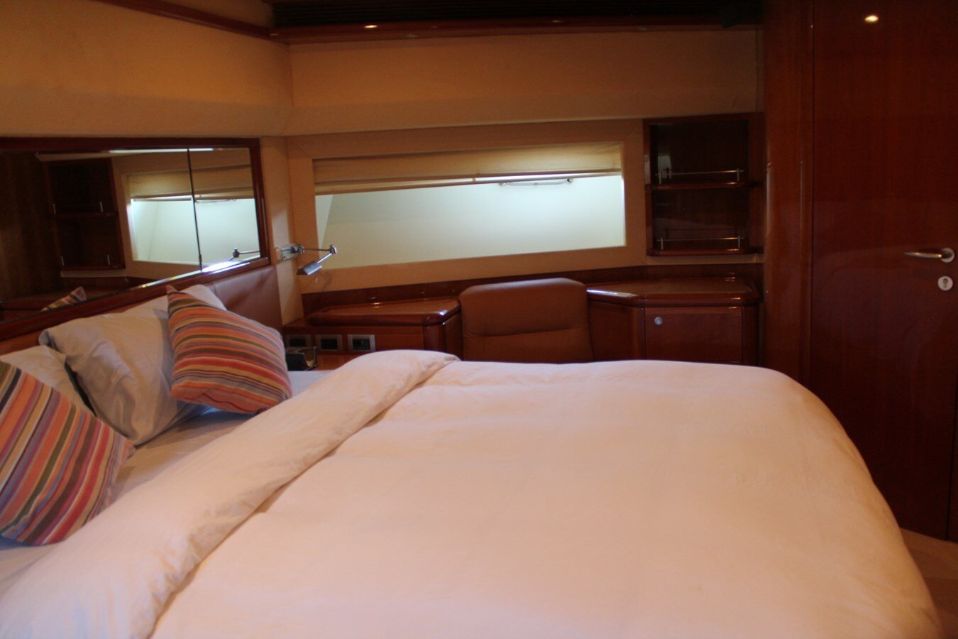 2007-ferretti-yachts-88-8-f0b095