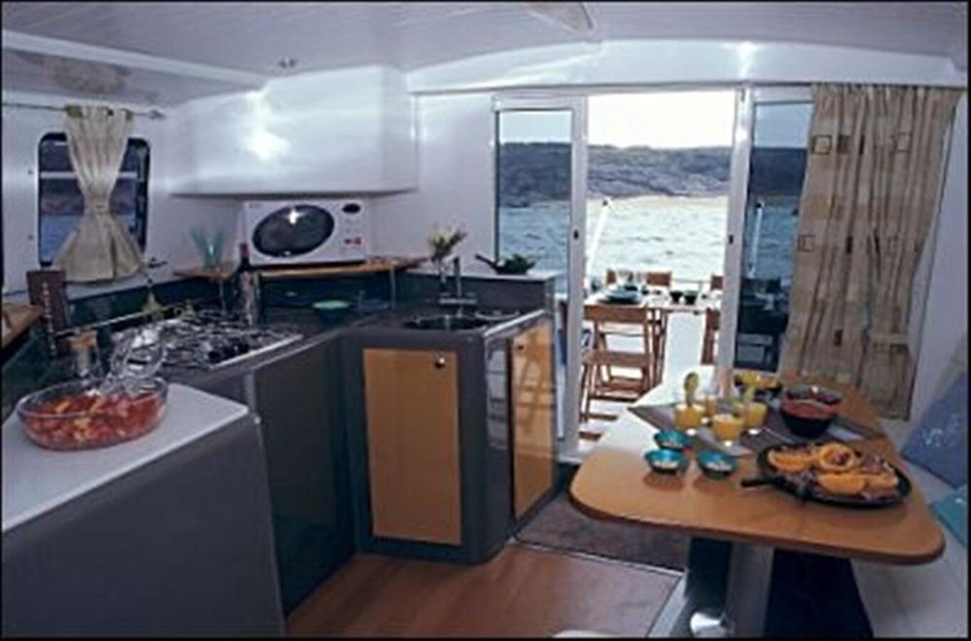 2007-fountaine-pajot-35-dcd0c7