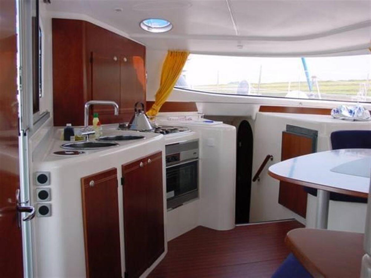 2007-fountaine-pajot-40-341e1d