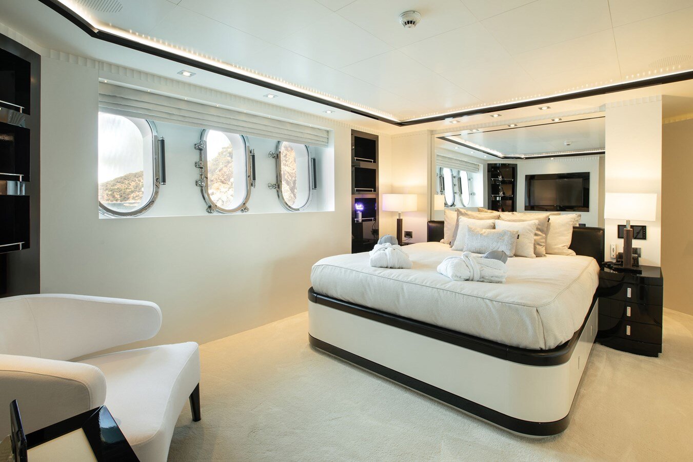 2007 GOLDEN YACHTS 170' 1