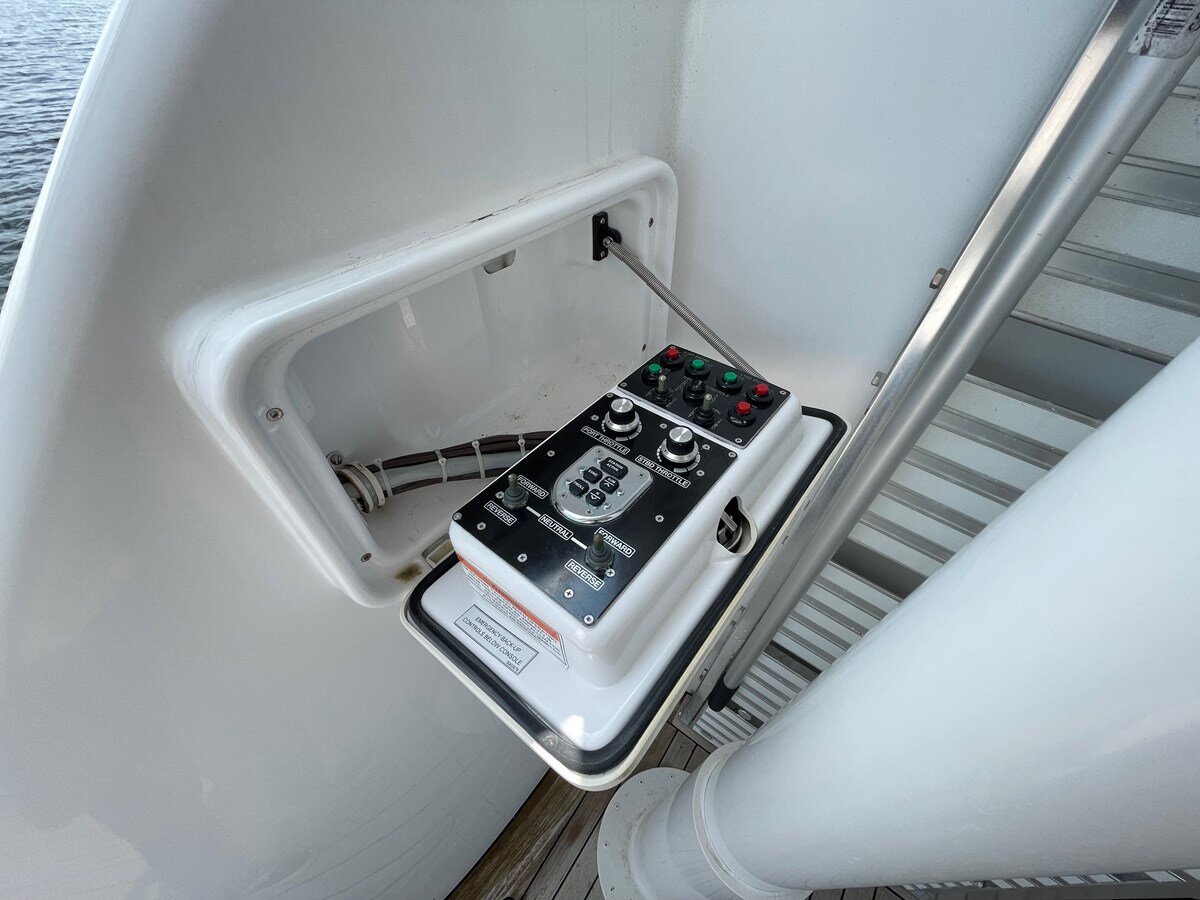 2007-hatteras-64-452668