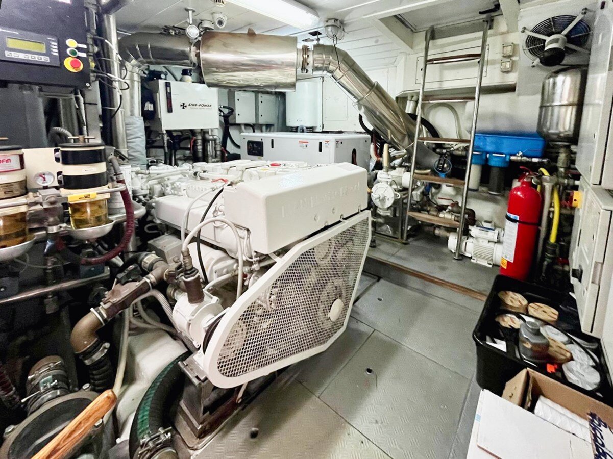 2007-terranova-yachts-85-8-d90084