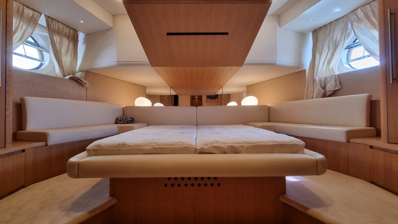 2008-aicon-yachts-87-a766e1