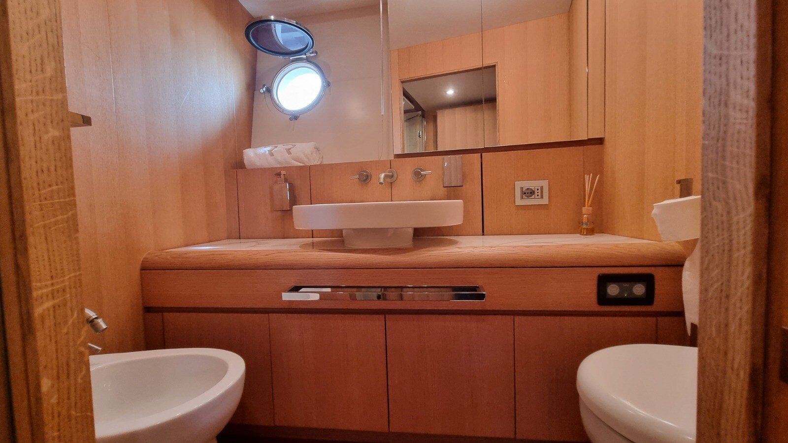 2008-aicon-yachts-87-a766e1