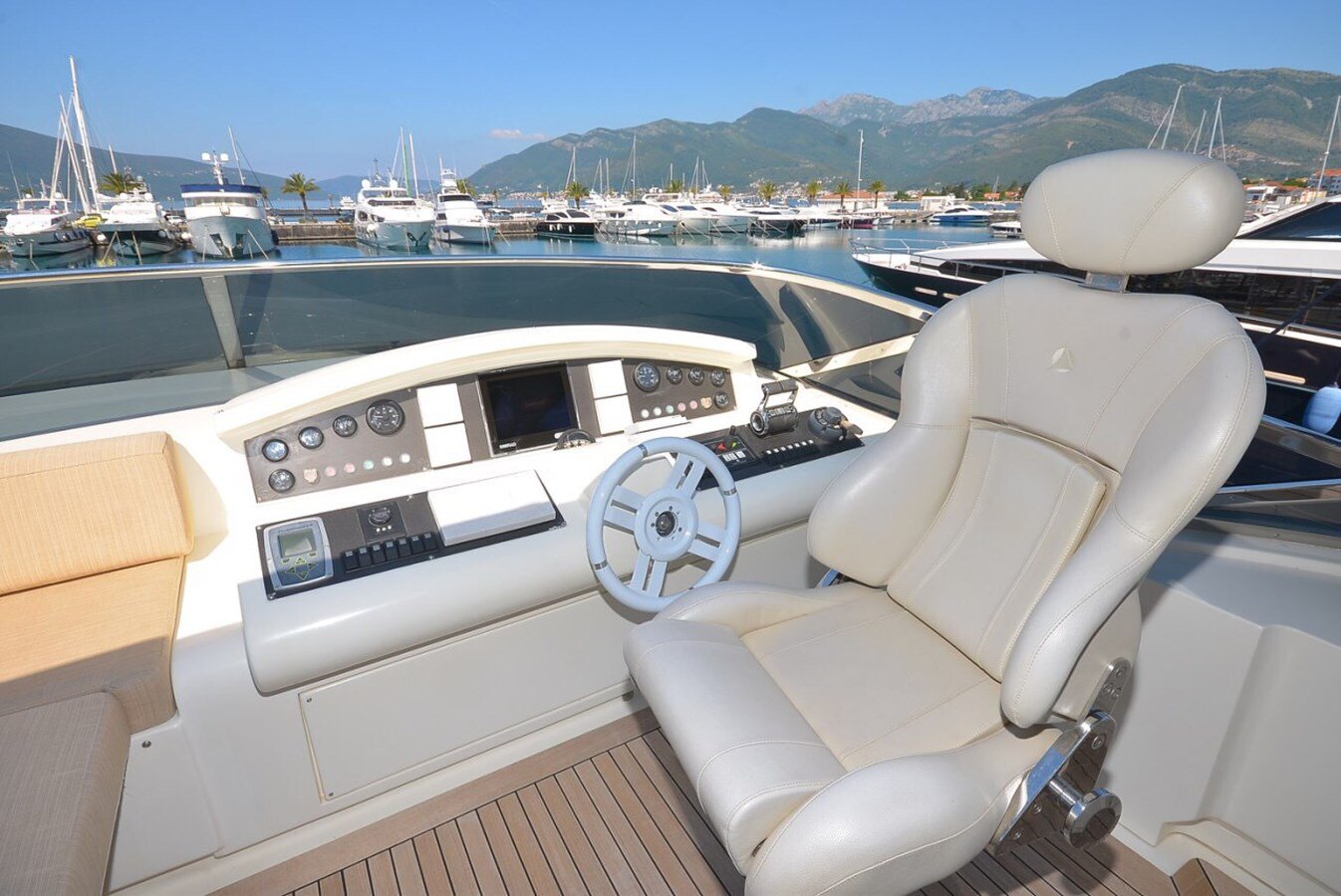 2008-azimut-yachts-100-11-ec6cb3