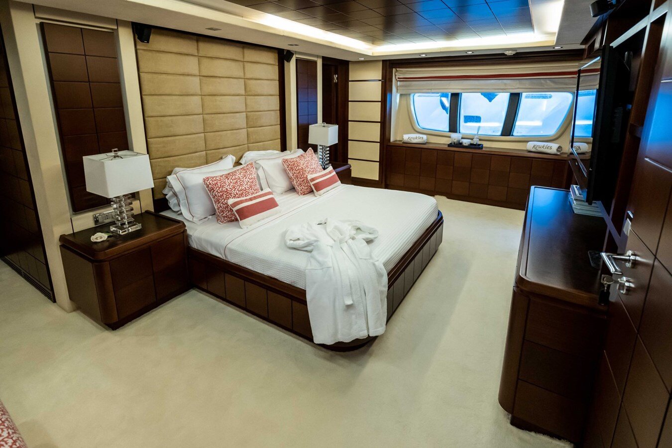 2008 AZIMUT YACHTS 98' 2