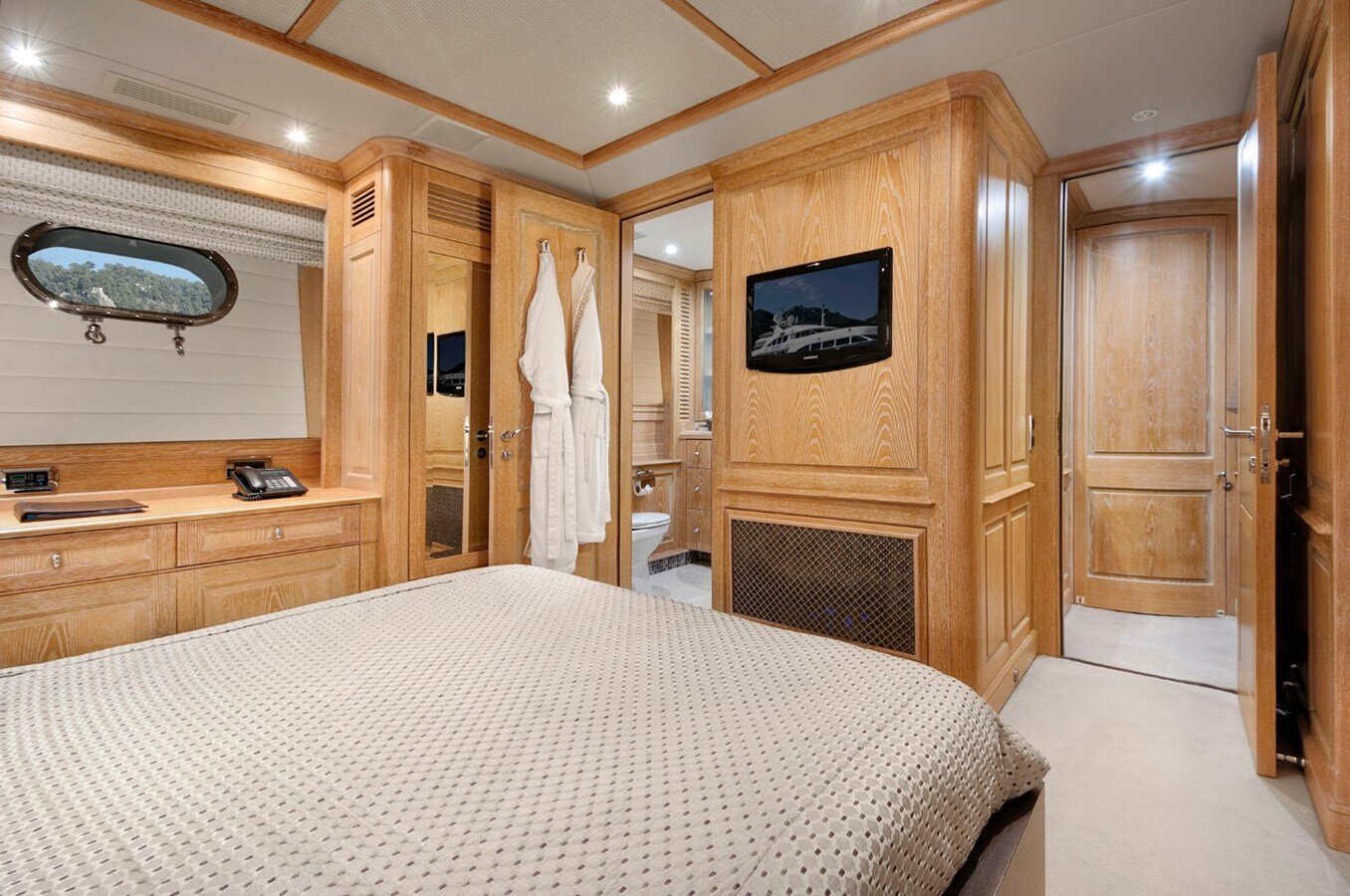 2008 BENETTI 114' 10