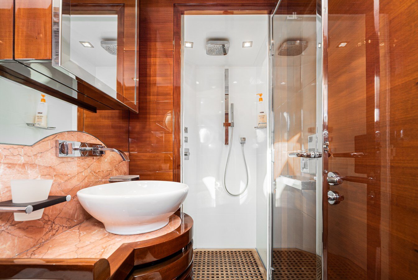 2008-benetti-85-ba1269