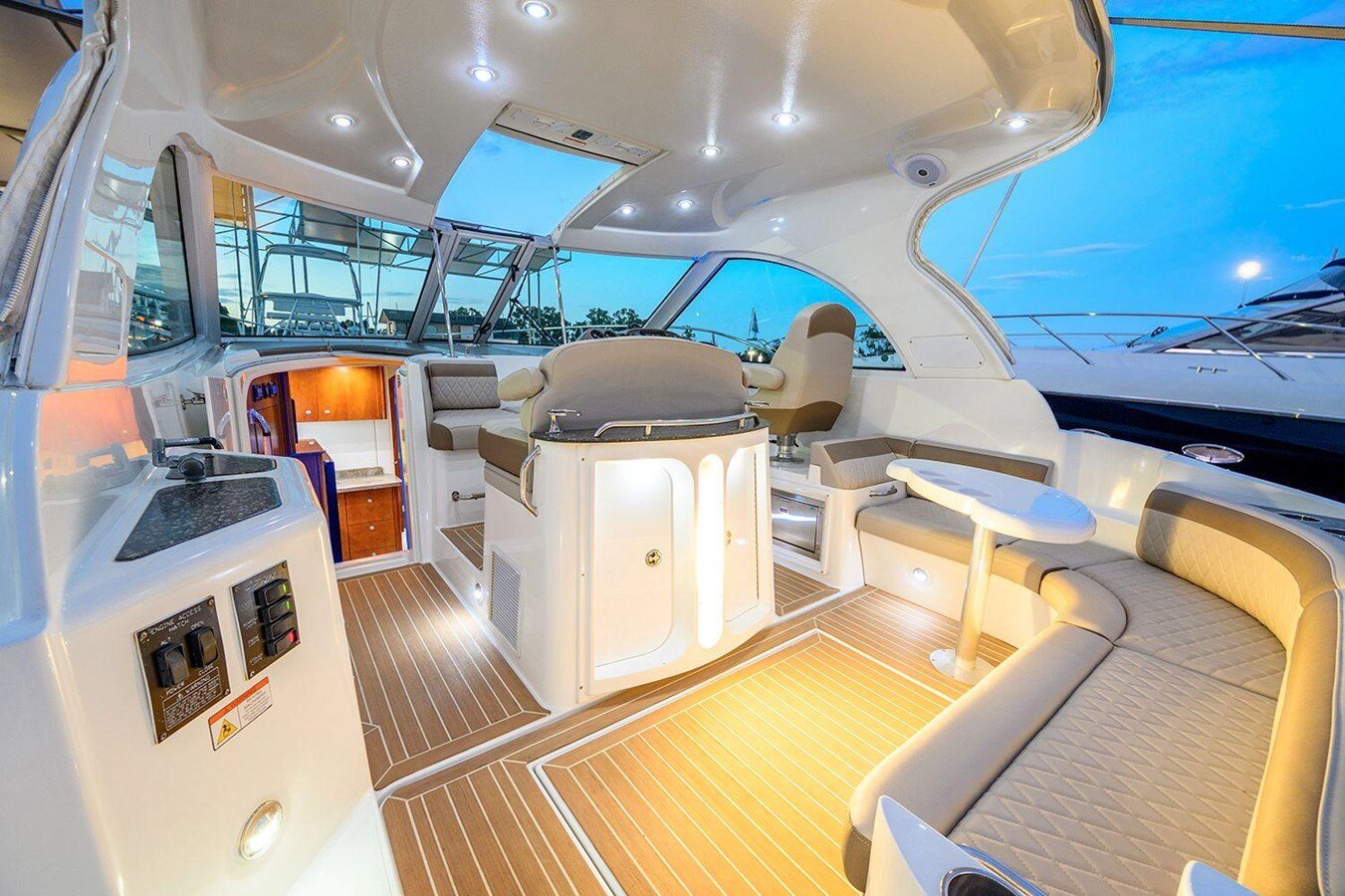 2008-cruisers-yachts-40-67a734