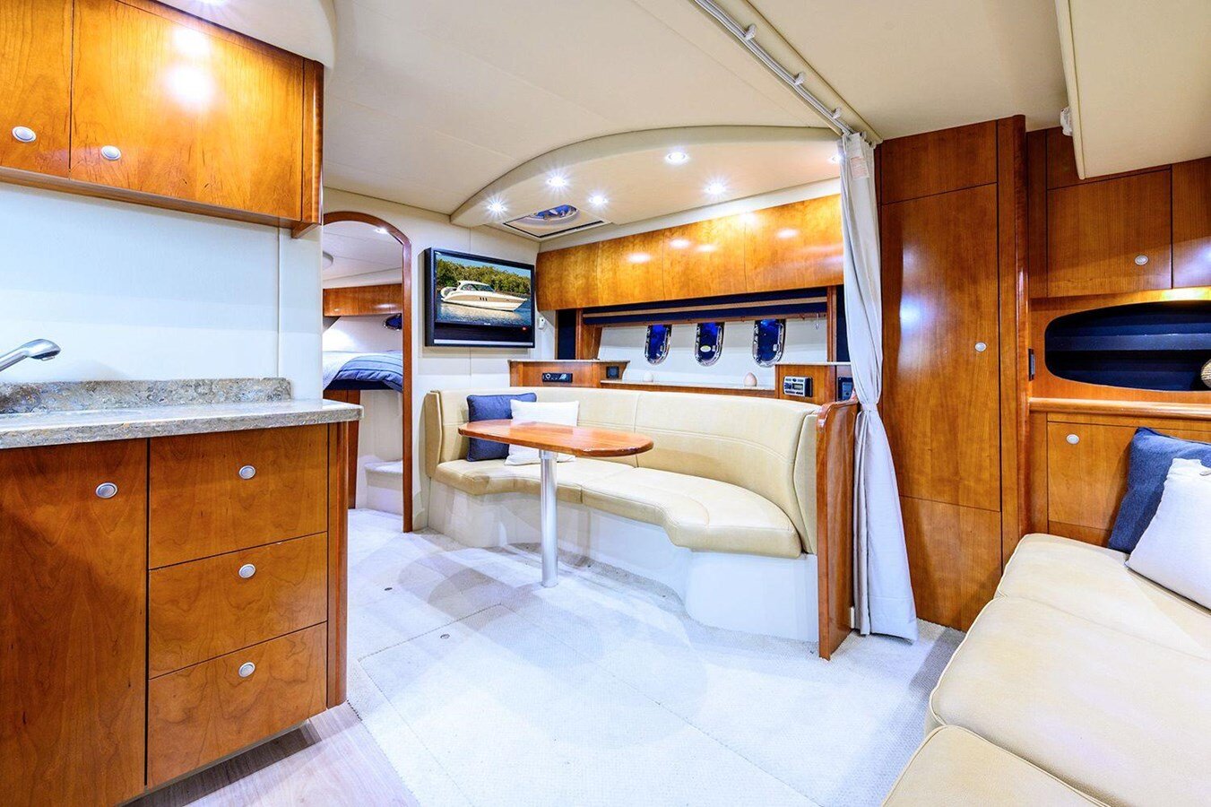 2008-cruisers-yachts-40-67a734