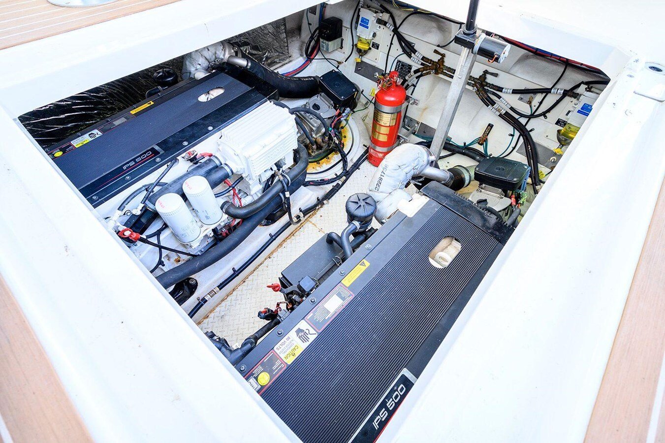 2008-cruisers-yachts-40-67a734