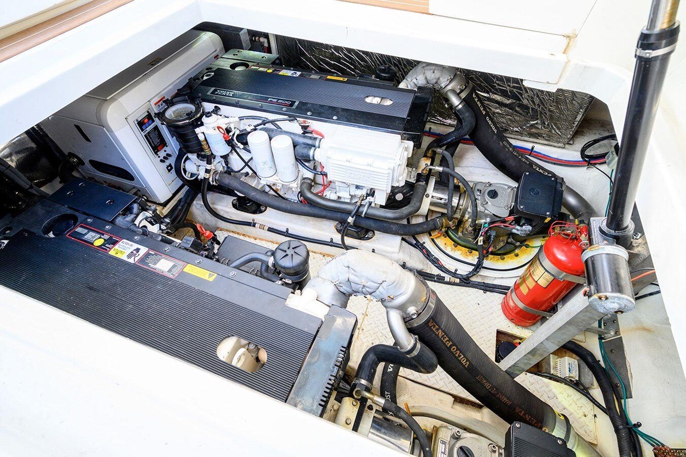 2008-cruisers-yachts-40-67a734