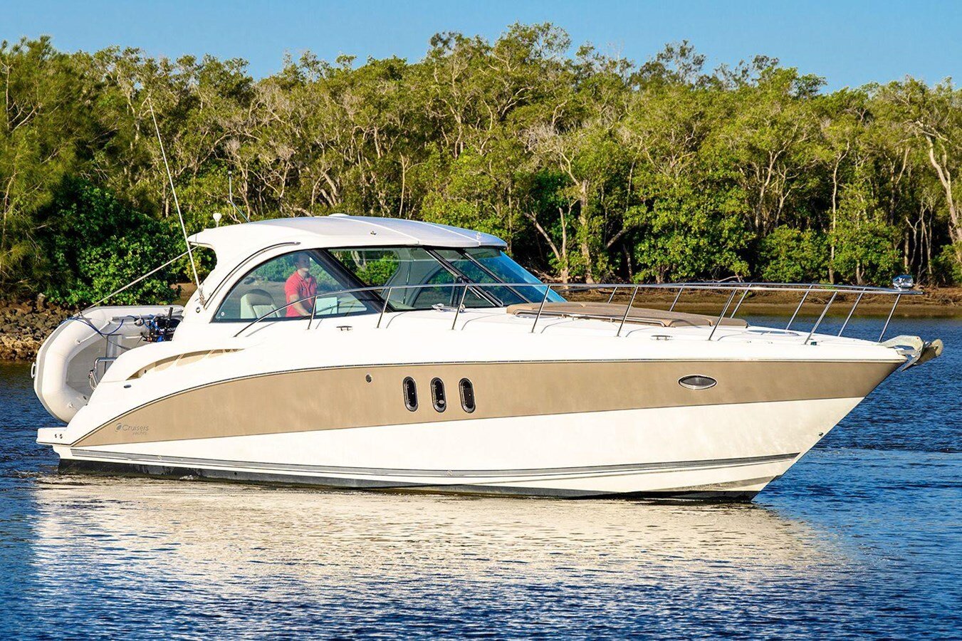 2008-cruisers-yachts-40-67a734