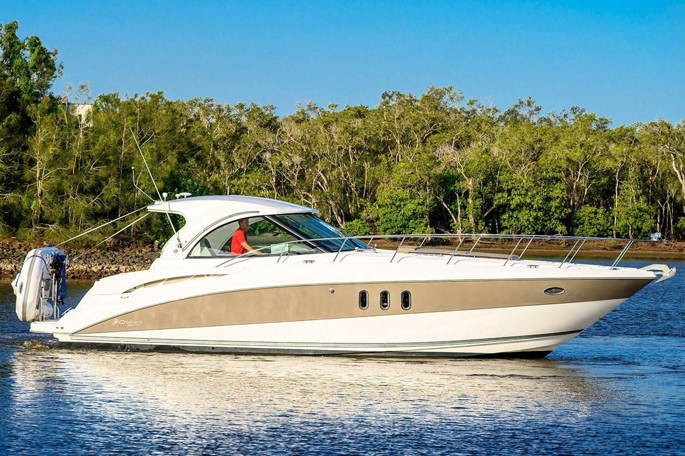 2008-cruisers-yachts-40-67a734