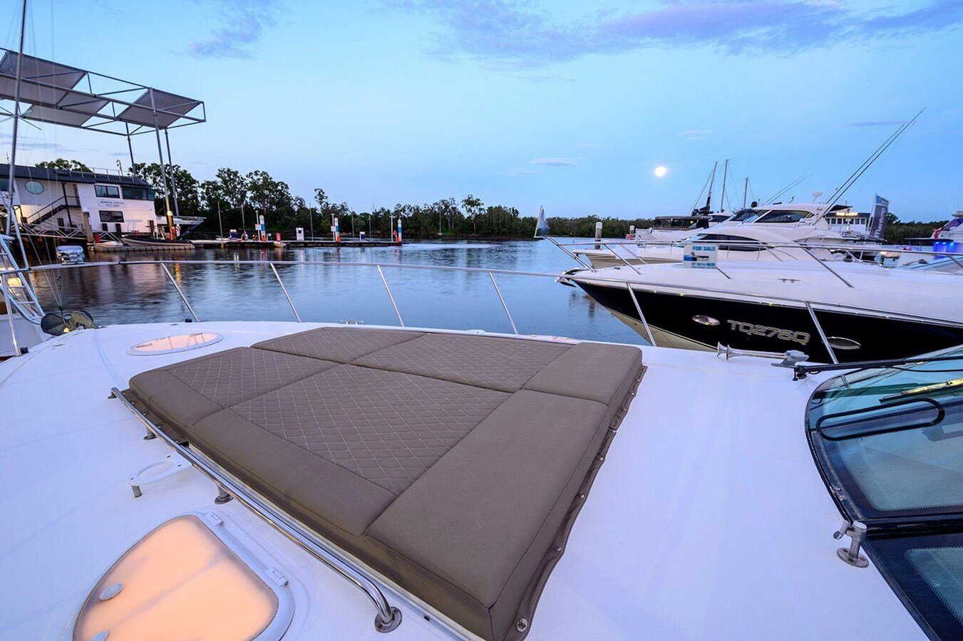 2008-cruisers-yachts-40-67a734