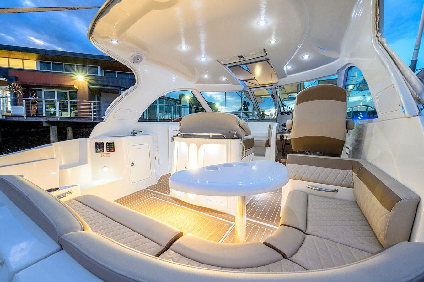 2008-cruisers-yachts-40-67a734