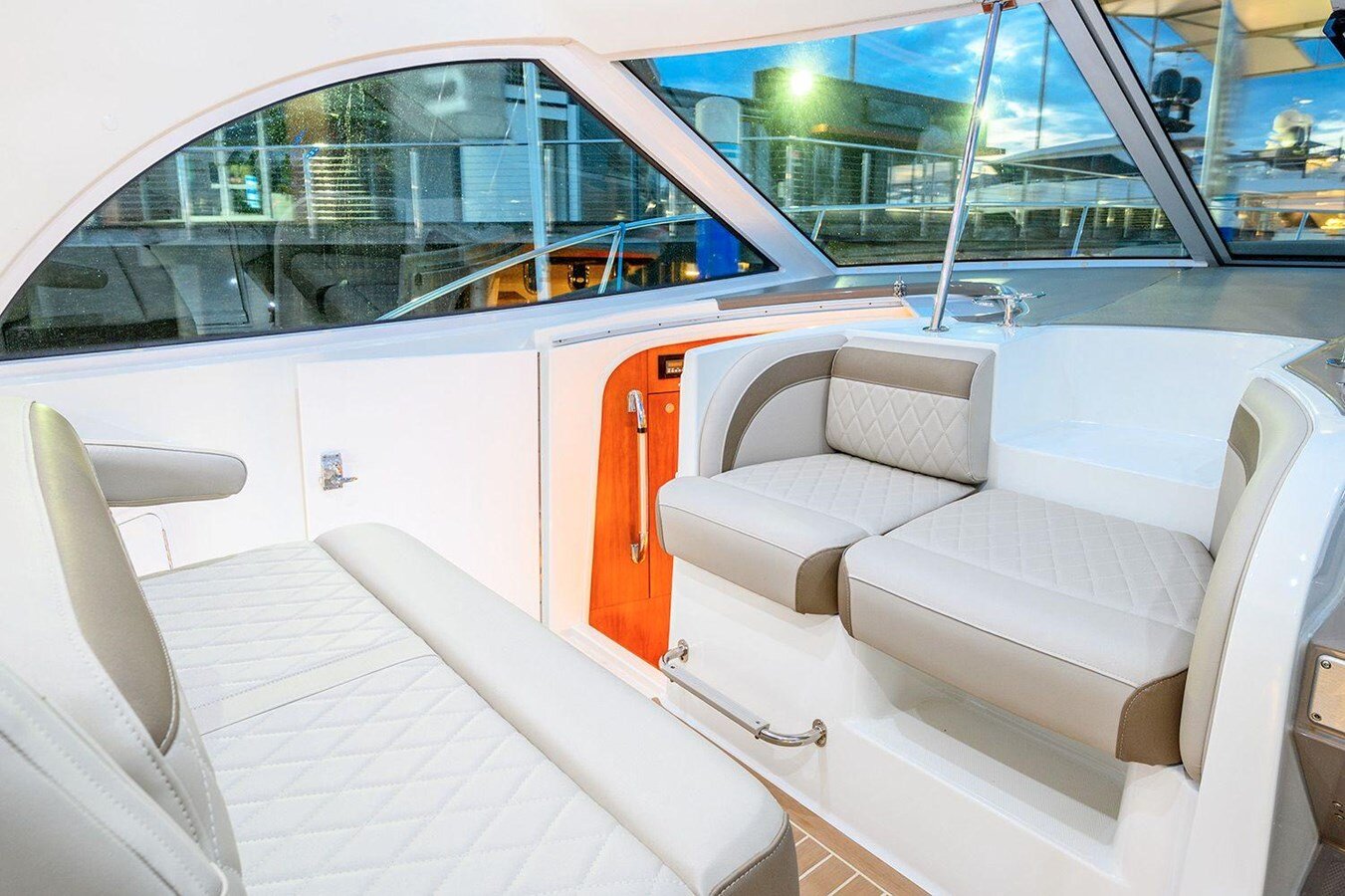 2008-cruisers-yachts-40-67a734