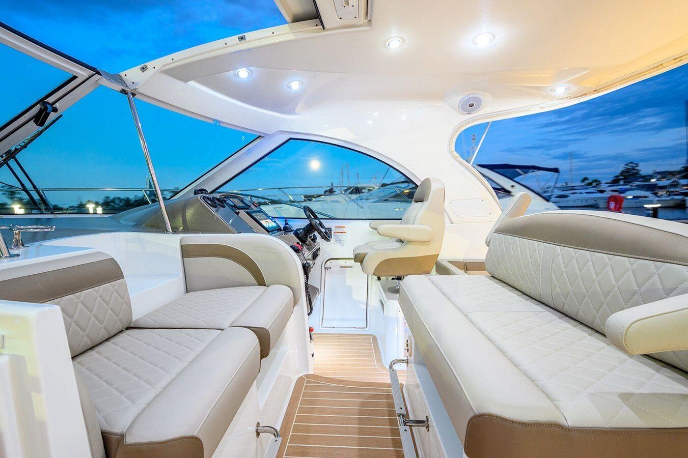 2008-cruisers-yachts-40-67a734