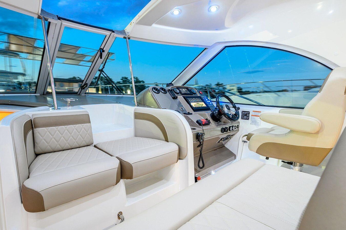 2008-cruisers-yachts-40-67a734