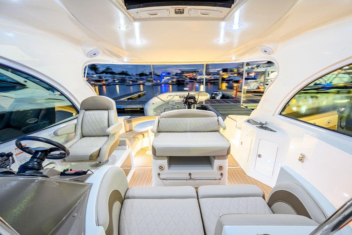 2008-cruisers-yachts-40-67a734