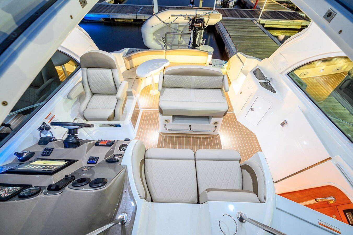 2008-cruisers-yachts-40-67a734