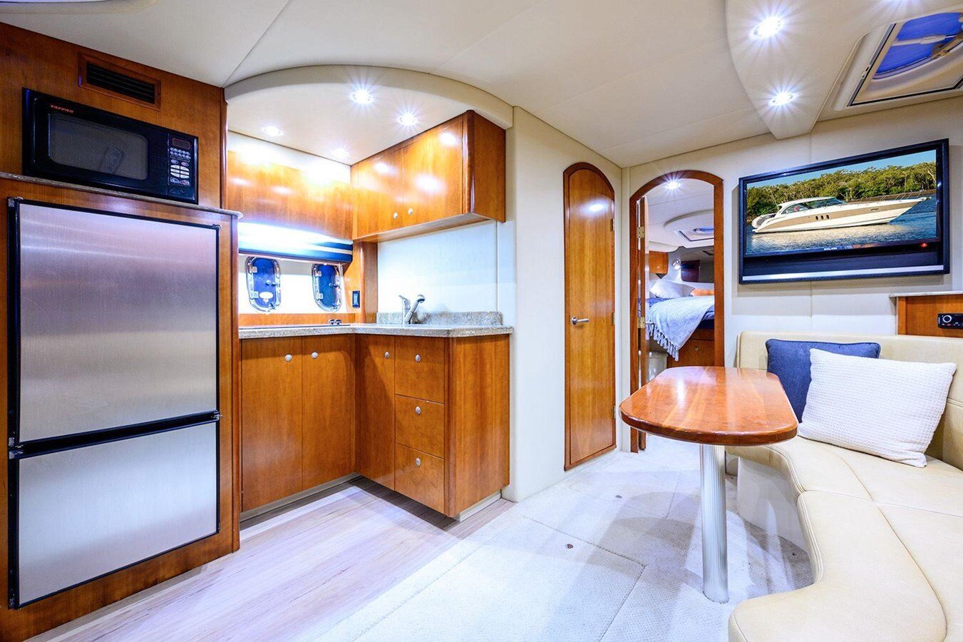 2008-cruisers-yachts-40-67a734