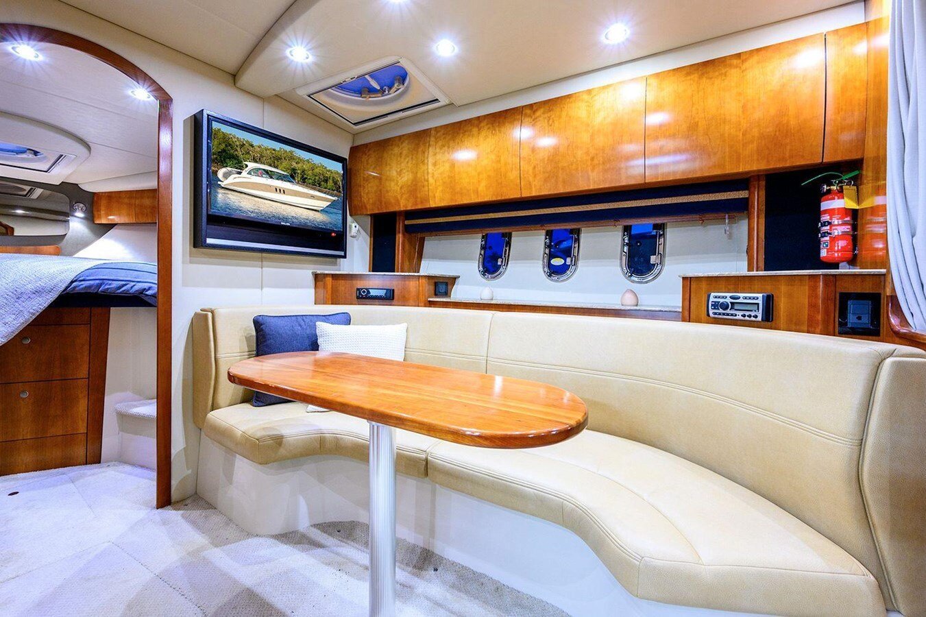 2008-cruisers-yachts-40-67a734