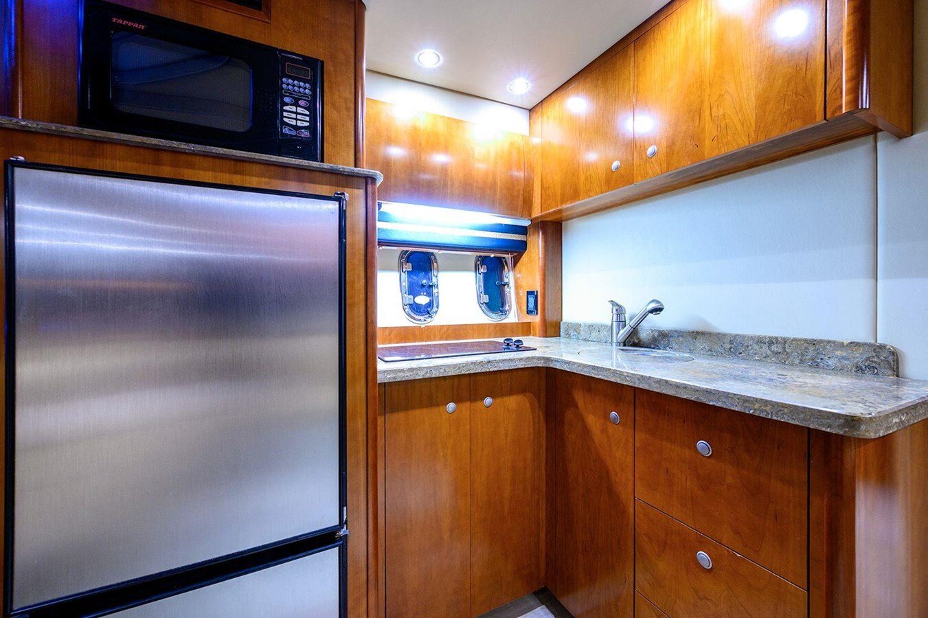 2008-cruisers-yachts-40-67a734