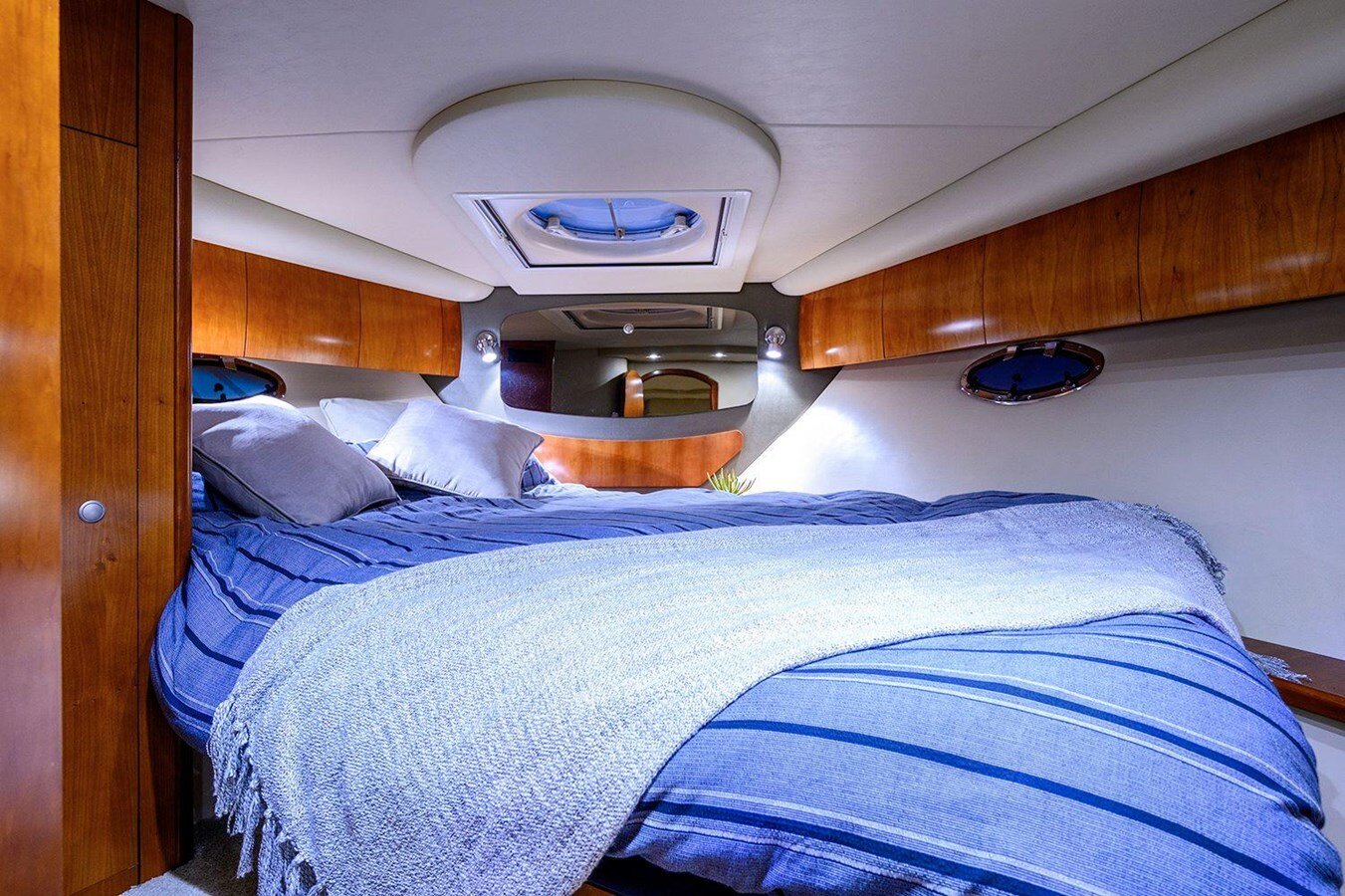 2008-cruisers-yachts-40-67a734