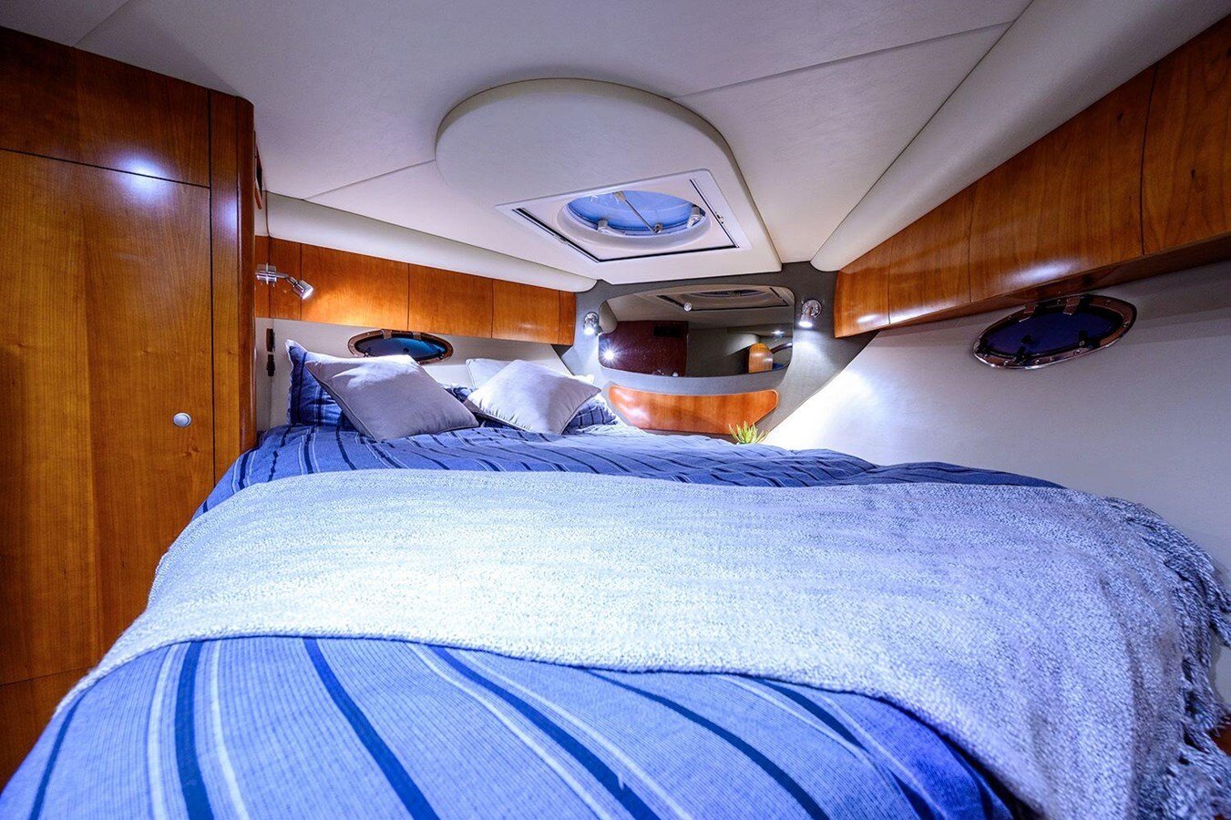 2008-cruisers-yachts-40-67a734