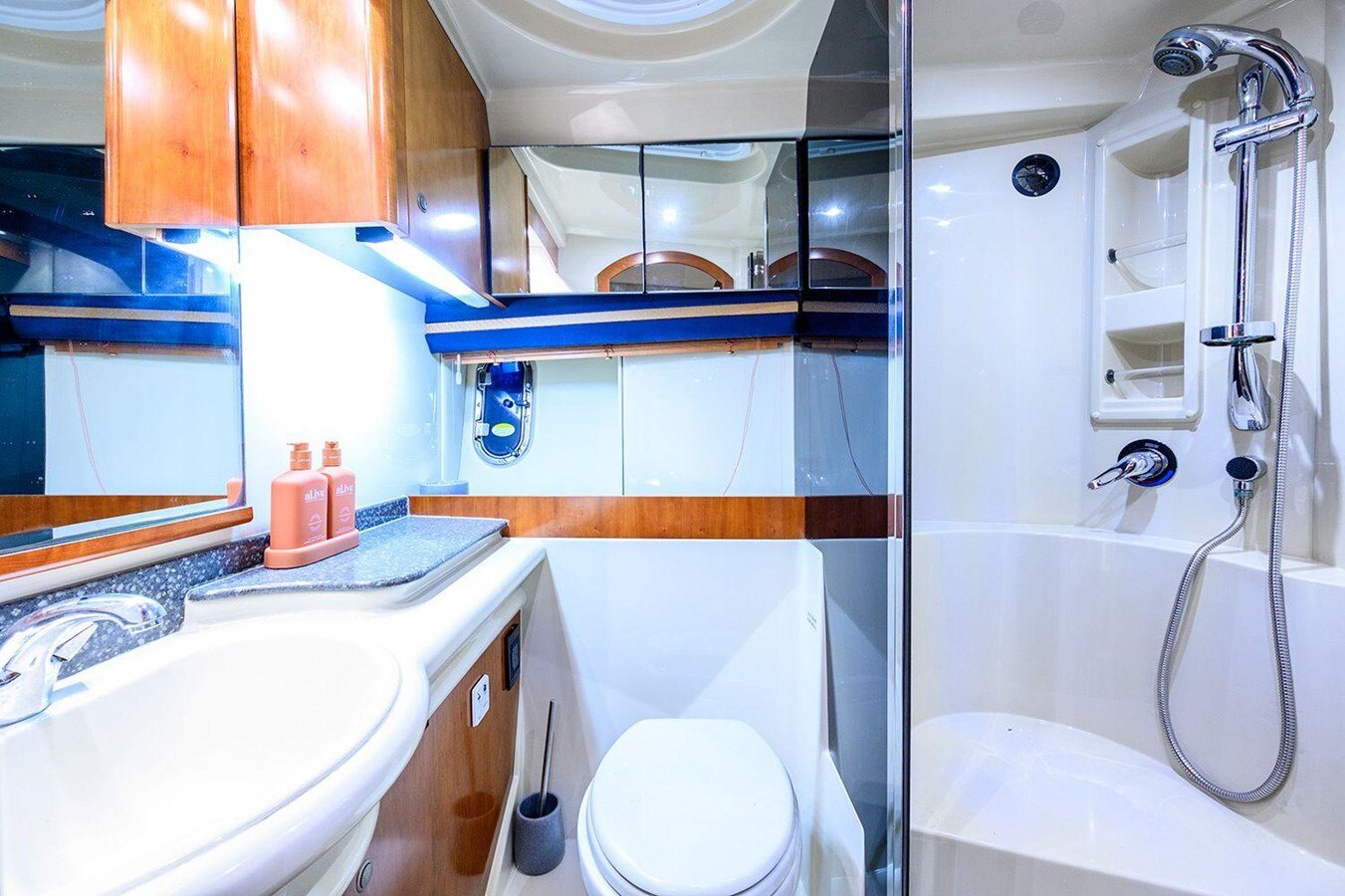 2008-cruisers-yachts-40-67a734