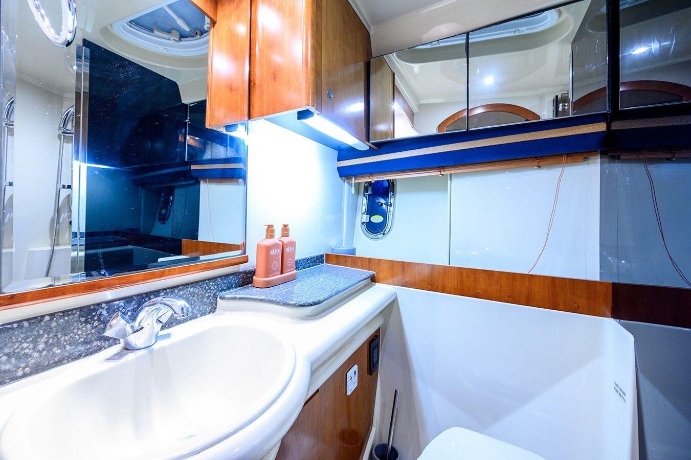 2008-cruisers-yachts-40-67a734