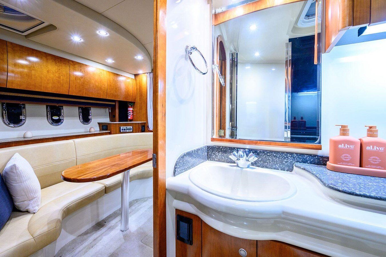 2008-cruisers-yachts-40-67a734