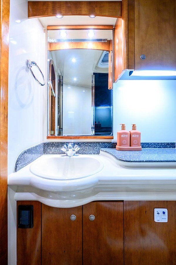 2008-cruisers-yachts-40-67a734