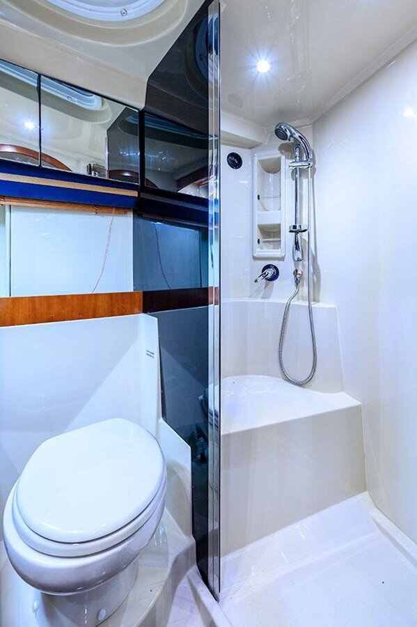 2008-cruisers-yachts-40-67a734