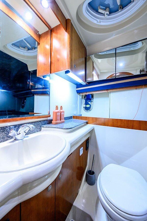 2008-cruisers-yachts-40-67a734