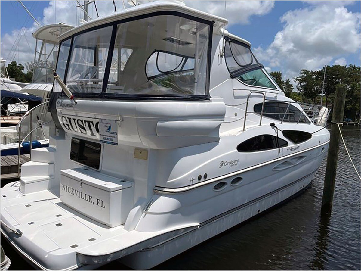 2008-cruisers-yachts-42-1-ae5f58