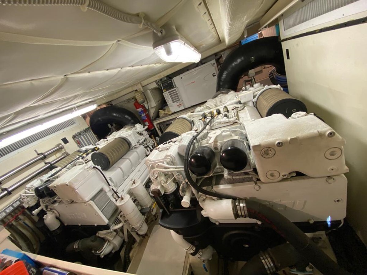 2008-ferretti-68-11-a486b4